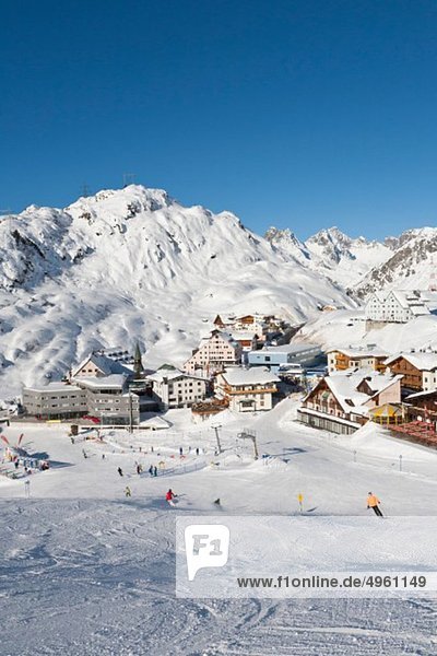 Österreich  Tirol  Skifahrer im Skigebiet