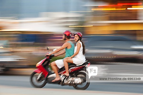 Thailand  Phuket  Mädchen auf scooter