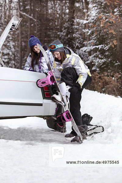 Jugendlicher  Snowboarding  gehen  Mädchen