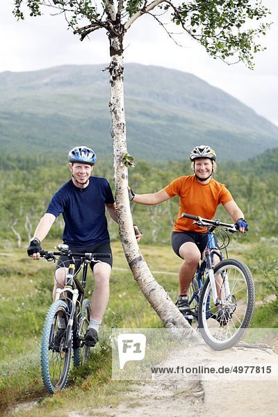 Couple on mountainbikes