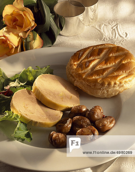 Foie Gras mit Kastanien und individuelle flockige Geback Umsatz
