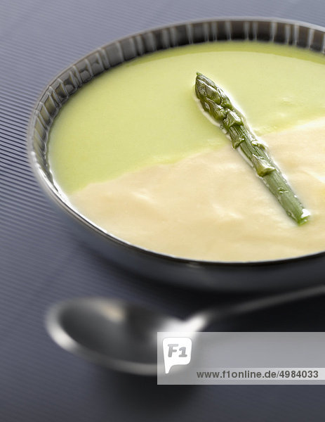 Cream of white and green asparagus