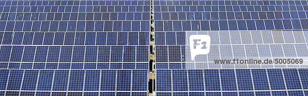 Solarmodule in einem Feld