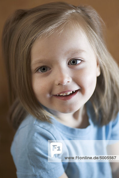 Ein lächelndes Kleinkind  Portrait