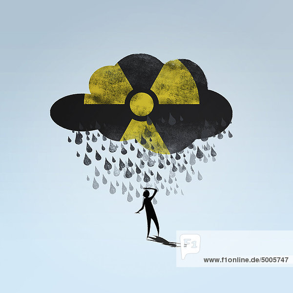 Eine Wolke mit einem radioaktiven Symbol das auf eine Person regnet.
