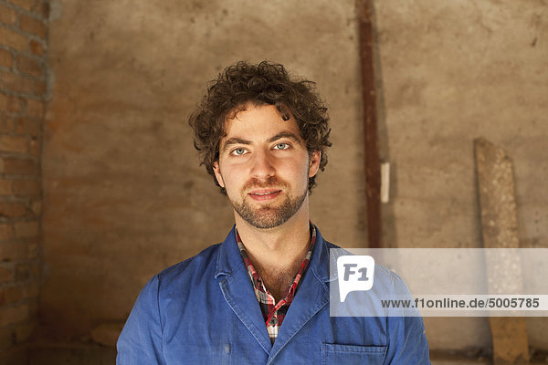 Ein Bauarbeiter  Kopf und Schultern  Porträt