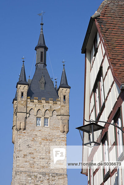 Deutschland  Baden-Württemberg  Bad Wimpfen  Blick auf blauer Turmbau und Fachwerkhaus
