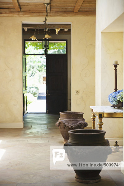 Home interiors with pot