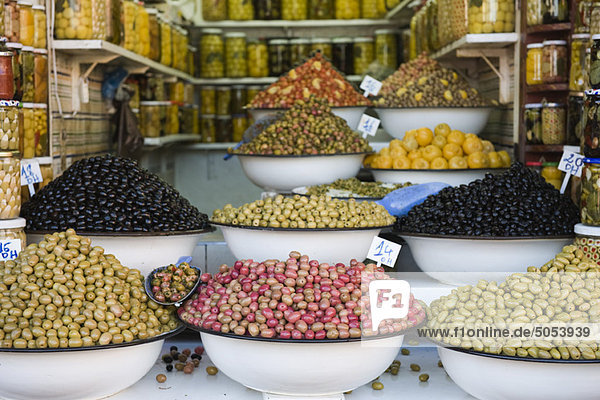 Frische Oliven auf dem Markt