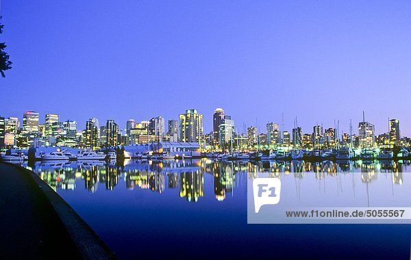 Vancouver City in der Nacht vom Stanley Park  British Columbia  Kanada