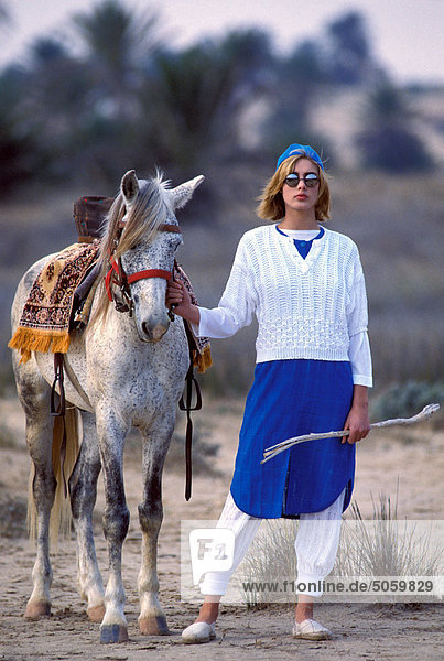 Portrait einer Frau mit Pferd