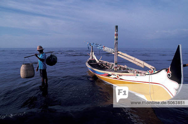 Indonesien  Ost-Java  Probolingo Fischkutter/Fischereischiffe