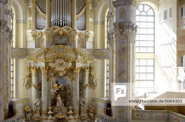 Deutschland  Sachsen  Dresden  Frauenkirche Kirche interiors