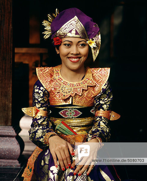 Balinesischen Tänzern mit Taruna Jaya Kostüm.Bali  Indonesien