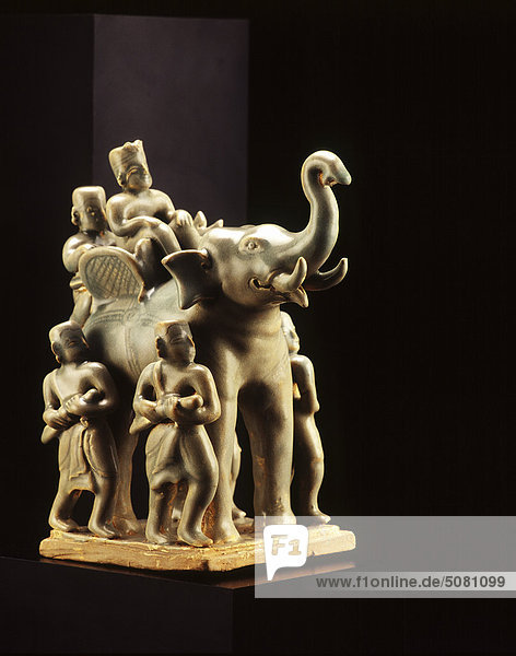 Seladon-Figur aus der Sukhothai-Periode mit ein Kriegselefant.Thailand.
