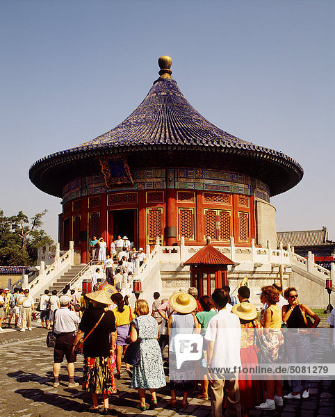 China  Peking  Himmelstempels mit Touristen