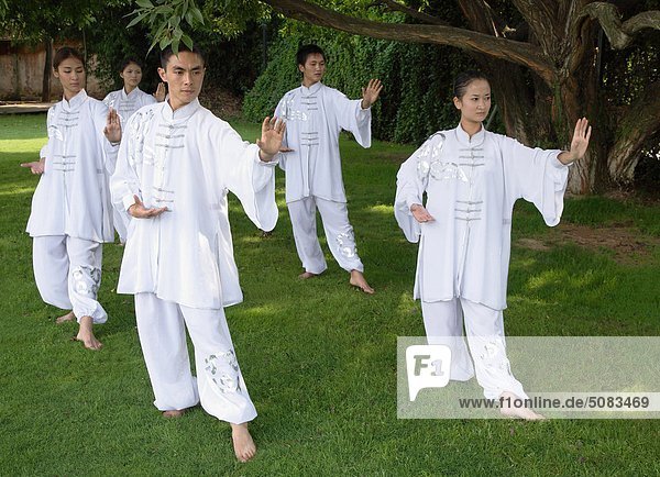 Tai Chi am See im brillante Resort and Spa in Kunming Yunnan Province China