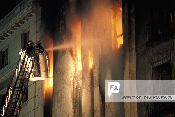Feuerwehrleute in Aktion