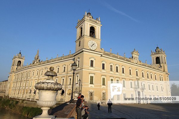 Palast Schloß Schlösser Emilia-Romangna Italien
