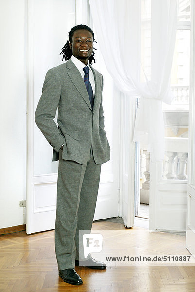 Porträt einer Afro - american Mann im Anzug