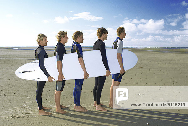 Zusammenhalt  Mann  halten  Surfboard