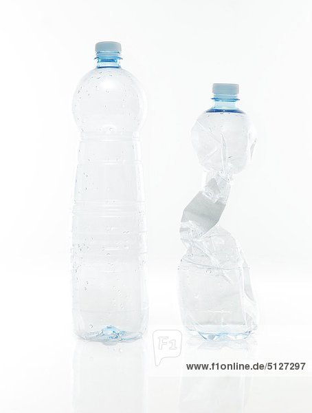 Leere Kunststoff Wasser-Flaschen