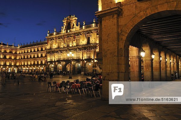 Europe  Spain  Castile and Leon  Salamanca  View of Plaza Mayor with city square at night