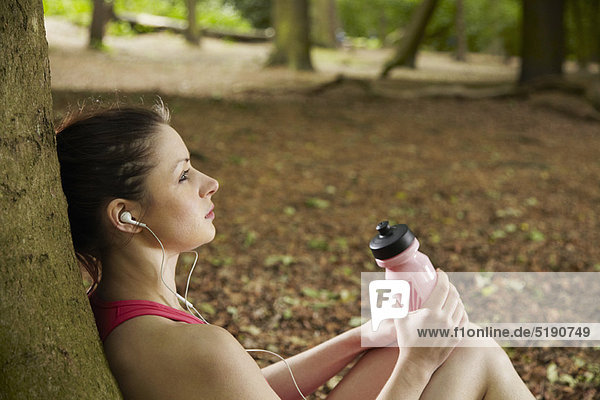 zuhören  Wald  Spiel  Jogger  MP3-Player  MP3 Spieler  MP3 Player  MP3-Spieler