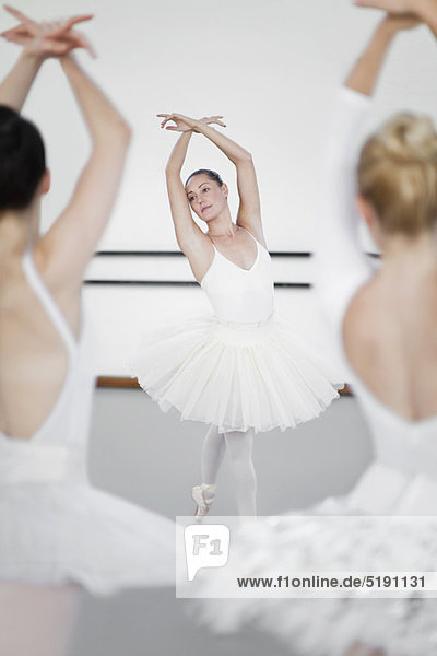 Pose  Tänzer  Studioaufnahme  Ballett