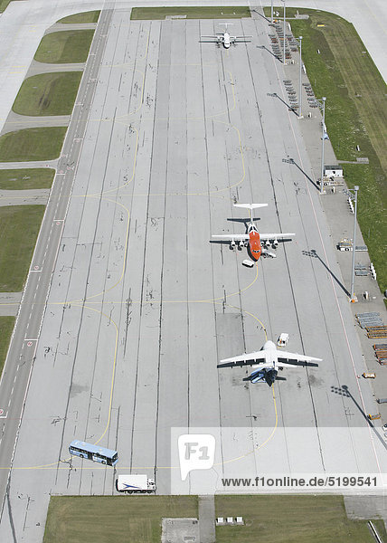 Rollfeld am Flughafen München  Luftaufnahme