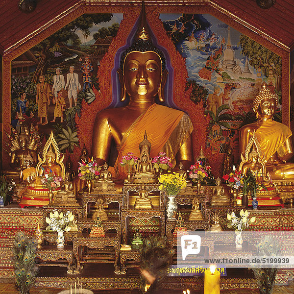Buddhafigur in Tempel  Wat Phra Doi Suthep  Chig Mai  Thailand