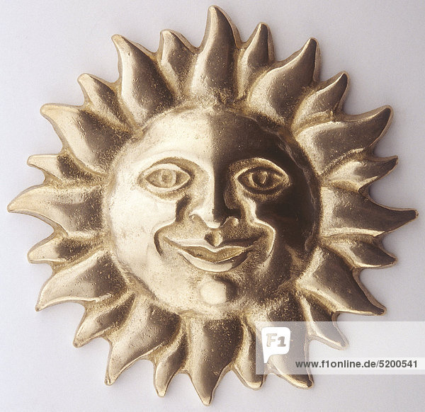 Sonnenfigur aus Keramik