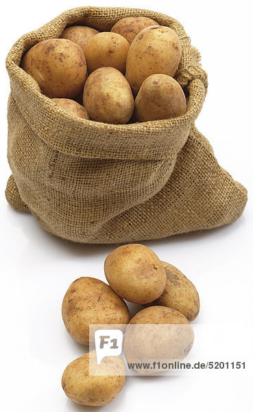 Kartoffelsack Mit Einzelnen Kartoffeln davor