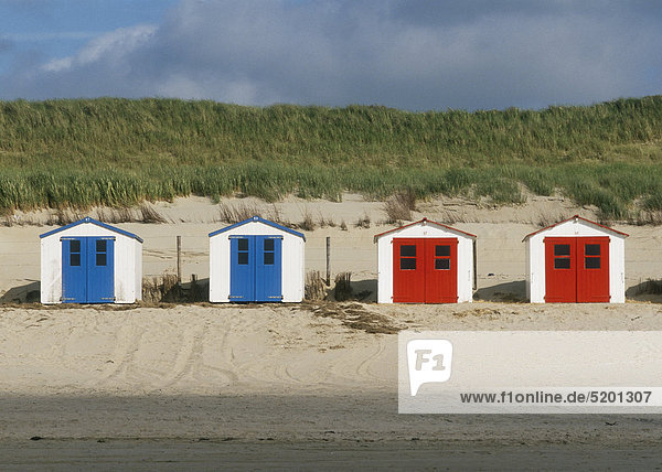 Blaue und rote Bootshäuschen  Insel Texel  Niederlande