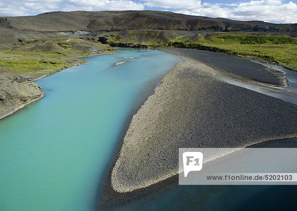 Fluss durch Vulkanlandschaft  Landmannalaugar  Süd-Island