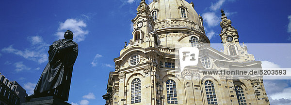 Frauenkirche und Martin Luther denkmal Dresden Sachsen Deutschland