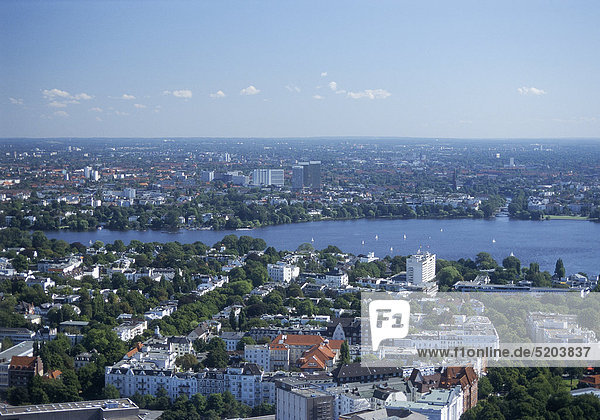 Hamburg  Blick über Stadtteile an der Außenalster  Deutschland