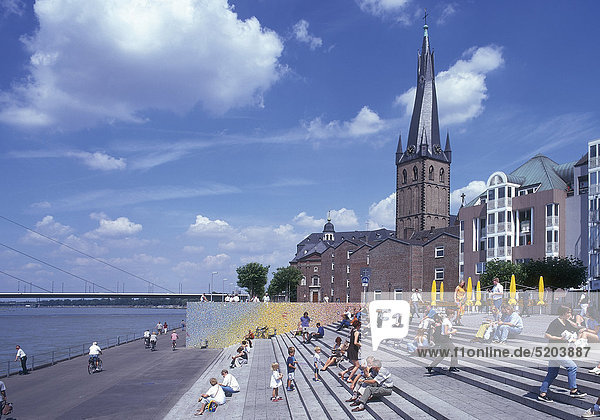 Düsseldorf  Rheinpromenade  Span. Treppe  Nordrhein-Westfalen  Deutschland