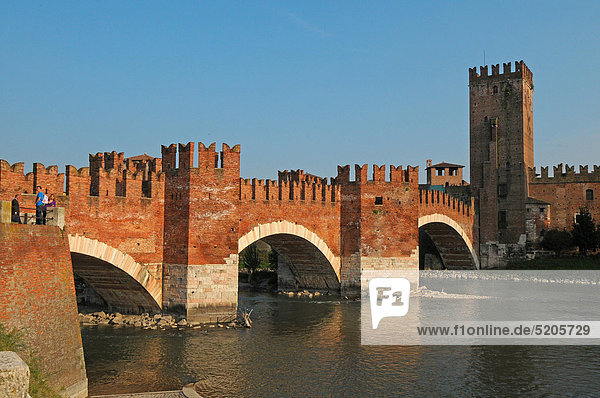 Italien  Region Venetien Verona  die Scaligero-Brücke