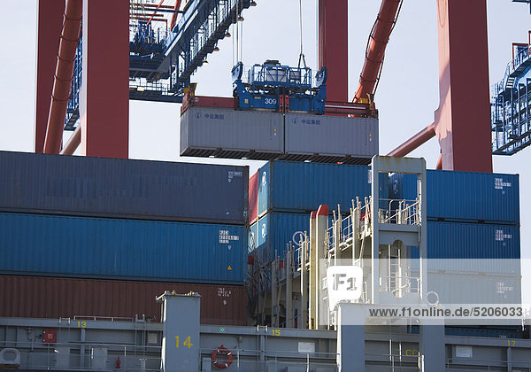 Containerverladung  Hamburger Hafen