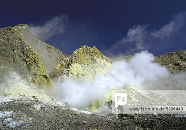 Neuseeland  Dampf und Schwefel in Vulkankrater