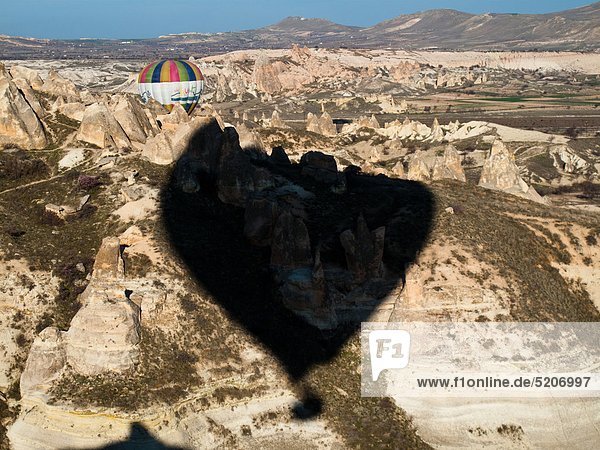 Türkei  Cappadocia  Goreme  Heißluftballon