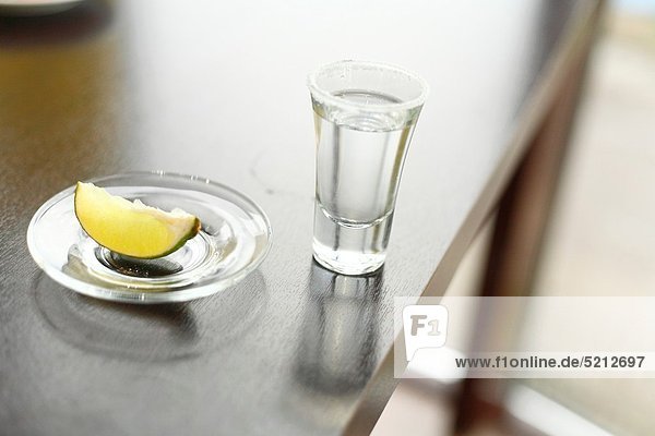 Glas Limette schießen Speisesalz Salz Tequila