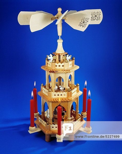 Religion Christentum Feiertage Feste Weihnachten Weihnachtsschmuck Weihnachtspyramide Kerzen religion Christianity feast festive season Christmas Christmas decoration Christmas pyramid candles *** Local Caption *** religion Christianity f. Religion Christentum Feiertage Feste Weihnachten Weihnachtsschmuck Weihnachtspyramide Kerzen religion Christianity feast festive season Christmas Christmas decoration Christmas pyramid candles *** Local Caption *** religion Christianity feast festive season Christmas Christmas decoration Christmas pyramid candles