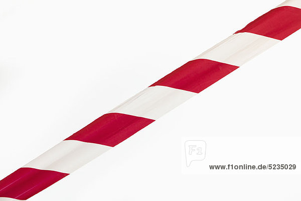 Ein einziger Streifen rot-weiß gestreiftes Kordonband