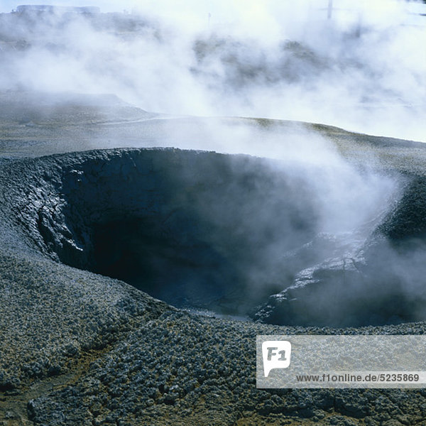 inside-the-crater-of-dormant-volcano-halaekala-national-park-on-maui