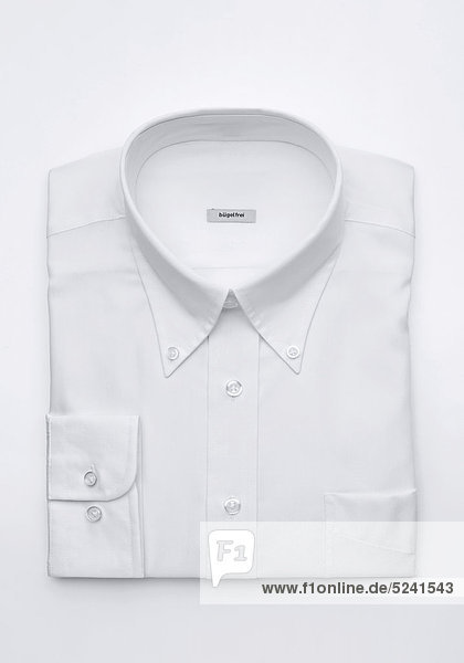 Gebügeltes  weißes Hemd