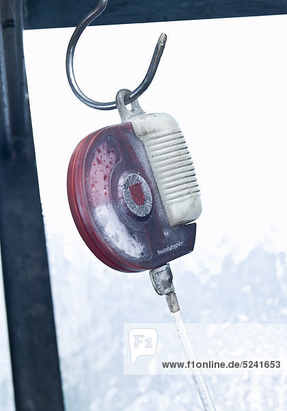 Messgerät für Kühlwasser in Autowerkstatt