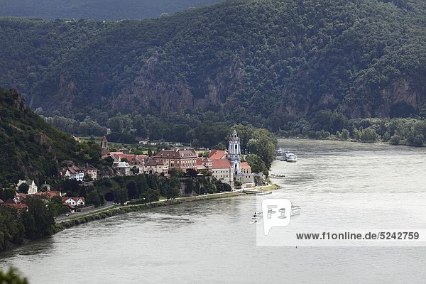 Österreich  Niederösterreich  Wachau  Dürnstein  Blick auf die Stadt an der Donau