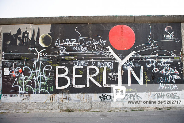 Graffiti an der Berliner Mauer  Berlin  Deutschland